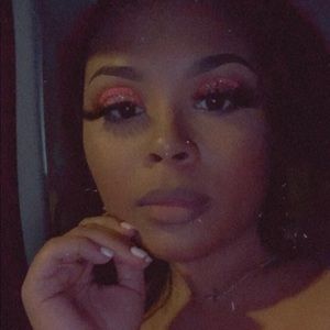 Meet your Posher, Lakora